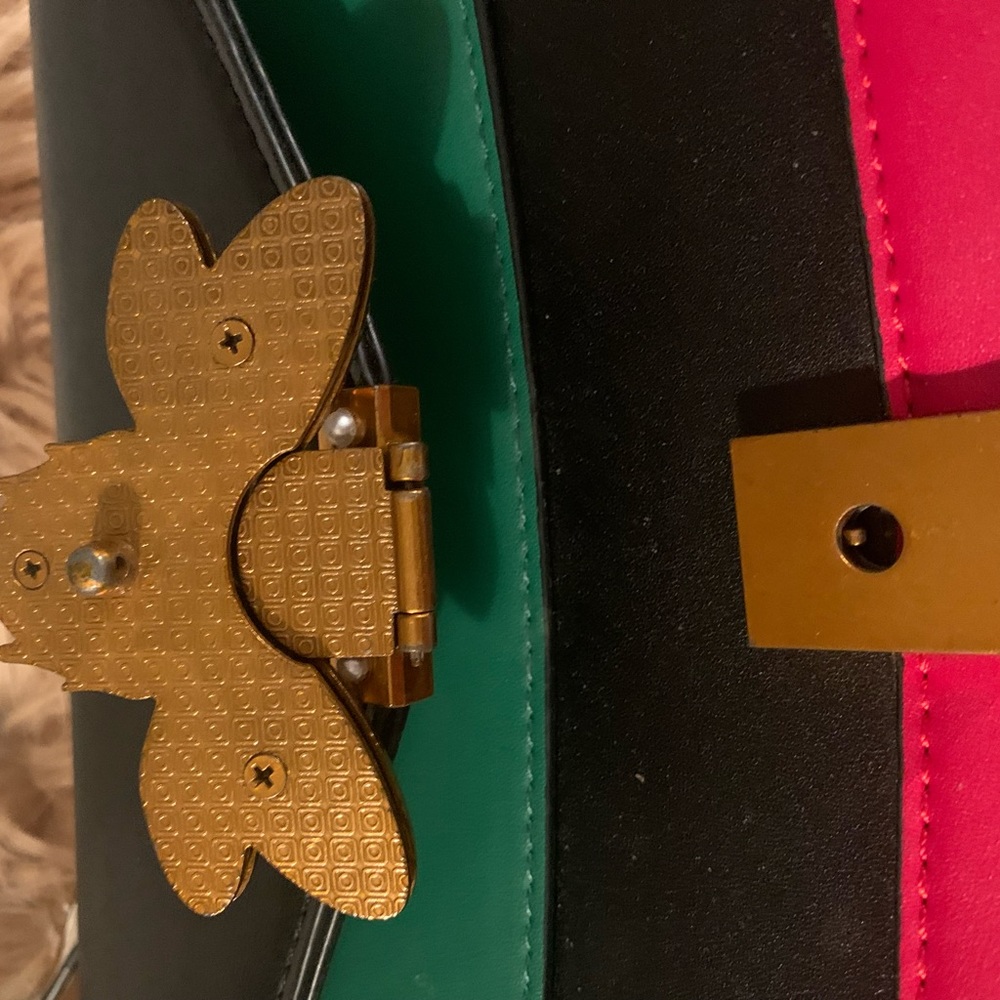 BLACK, RED AND GREEN BAG. - Picture 5 of 8